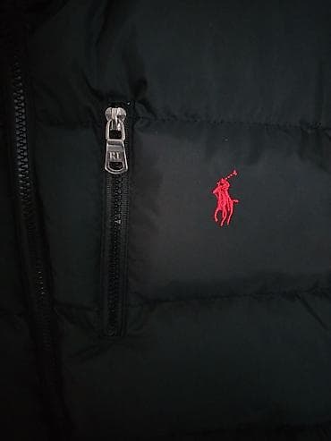 Kaputi i mantili: Muški pufnast prsluk bez rukava, crne boje. Detalji: - Visoki kragn i — 2