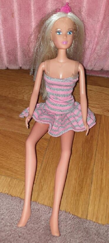 Barbie lutka - simba toys. U haljinici sa krunom