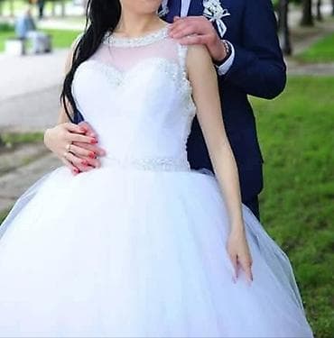 Muška odeća: Belo balsko venčanica sa šljokičastim detaljima i bogatom suknjom od — 2