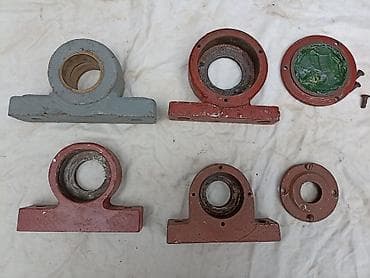 Četri kućišta sa slike,sivo sa upresovanom bronzanom čaurom za osovinu