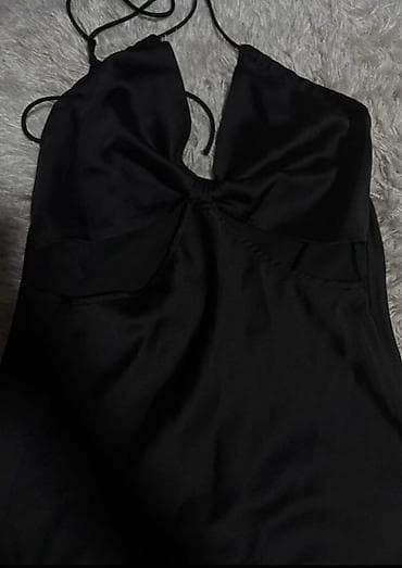 asos beograd: Elegantna crna satenska haljina - Model: duga, uska silueta (slip — 3