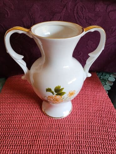 vaza sa cvecem crtez: Vaza nova 70te Zajecar porcelan. Vaza visina. 21cm — 2
