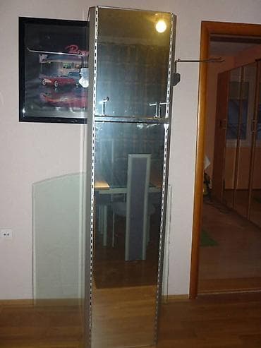 kauc za spavanje: Staklena vitrina/izložbeni panel sa ogledalom i metalnim nosačima - — 3