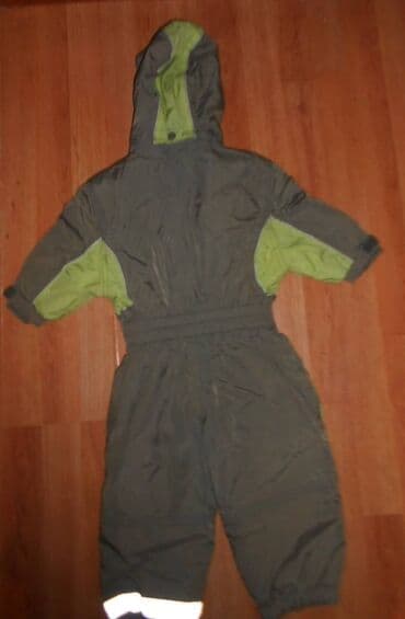 Skafander zeleni vel. 1 duzina od ramena do kraja nogavice 78 duzina — 2