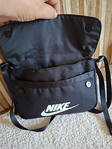 zenska torba guess: Nike unisex torbica preko ramena – crna - Kompaktna torbica sa — 3