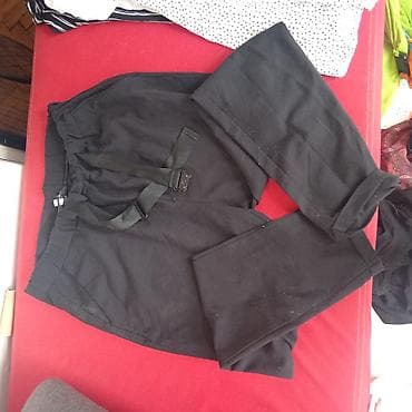top shop proizvodi: Ženska odeća – set komada - Crna bluza od laganog materijala, V-izrez — 7