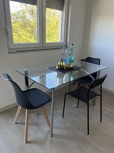 Stakleni trpezarijski sto 130x80cm Lično preuzimanje u Novom Sadu