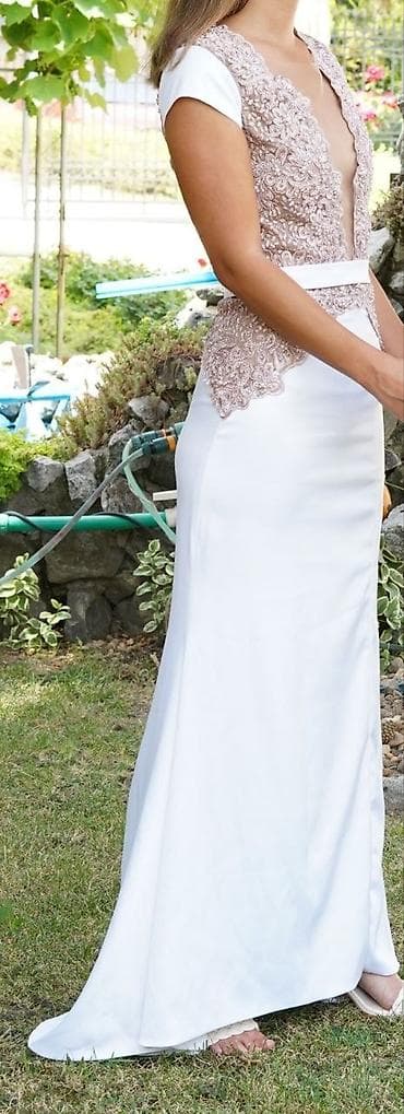 Elegantna duga haljina sa sirena krojem. - Boja: pretežno bela sa