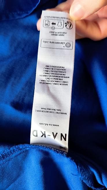 Haljine: NA-KD košulja-haljina, kraljevsko plava - Model: mini košulja-haljina — 5