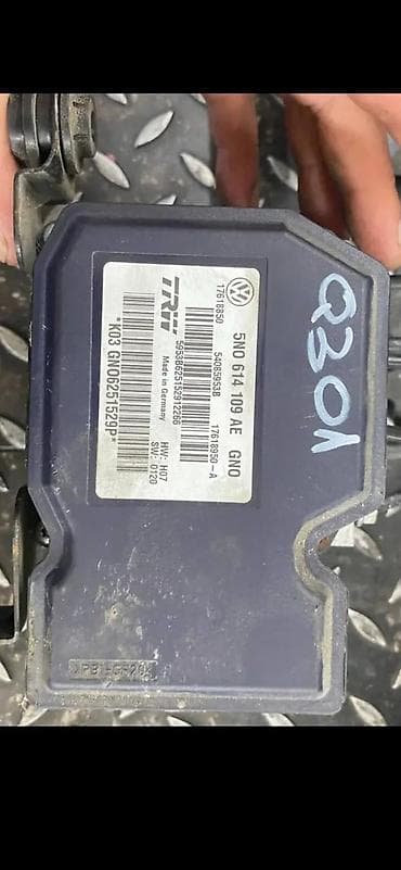 multimedia za audi a3: AUDI Q3 DELOVI ABS PUMPA ABS MODUL 5N0614109AE | Audi a1  a3 a4 a5 — 2