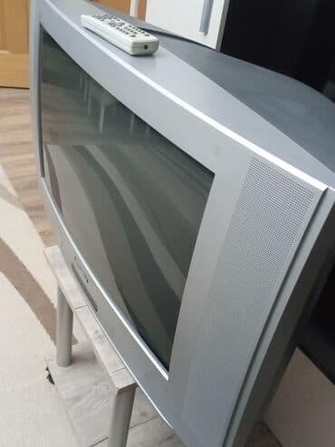 skart sa cincevima: Tv 70 cm ekran ima daljinski ispravan 100 % bez ijedne ogrebotine nije — 2