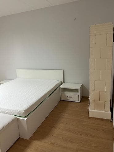 kuca na prodaju nis: Izdajem stan ( salonac sa visokim plafonom) 60 m2 u Bulevaru Kralja — 9