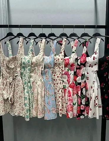 coach patike: Letnja mini haljina na tregere sa romantičnim printom - Kroj: skater/ — 3