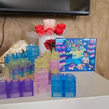 hm kupaci za decu: Magic Gummy Bloc sadrži 40 mekanih, prozirnih kockica u boji koje se — 9