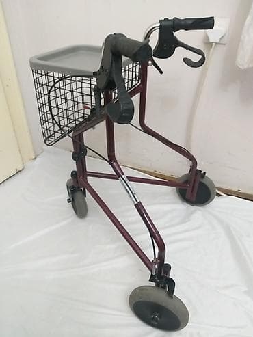 Glucometers: Nemacka hodalica-setalica, rolator sa tri tocka, u veoma ocuvanom — 4