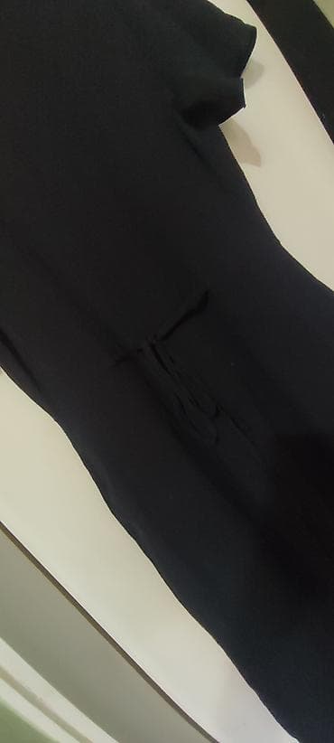 dior haljine: Crna midi/duga haljina sa kratkim rukavima i V-izrezom. Prednji deo se — 4