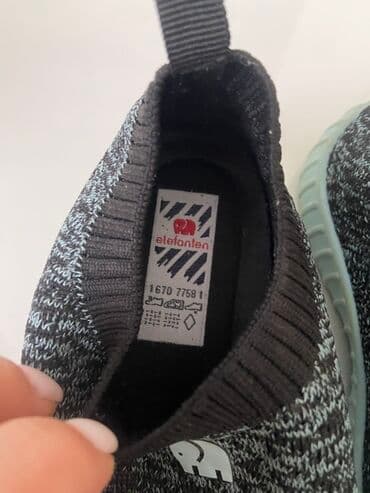 nike tech fleece komplet za decu: Komplet dečije obuće koji uključuje bele sportske patike sa čičak — 10