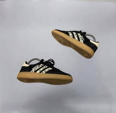 Sandals and flip-flops: Trainers, Adidas, size - 37 — 7