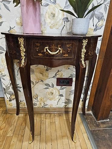 stilski namestaj prodaja: 𝐄𝐥𝐞𝐠𝐚𝐧𝐭𝐧𝐚 𝐬𝐭𝐢𝐥𝐬𝐤𝐚 𝐤𝐨𝐧𝐳𝐨𝐥𝐚 𝐬𝐚 𝐢𝐧𝐭𝐚𝐫𝐳𝐢𝐣𝐨𝐦 𝐢 𝐞𝐥𝐞𝐦𝐞𝐧𝐭𝐢𝐦𝐚 𝐩𝐨𝐳𝐥𝐚ć𝐞𝐧𝐞 𝐛𝐫𝐨𝐧𝐳𝐞 — 3