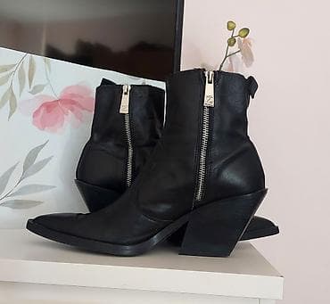 zara cipele 42: Crne ženske kožne čizme sa špicastim vrhom i blok potpeticom u — 3