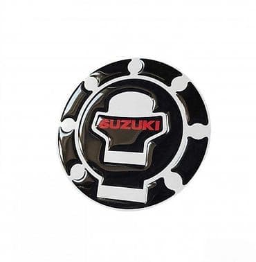 SUZUKI - štitnik čepa - 1113 📌 Opis: Samolepljivi štitnik čepa