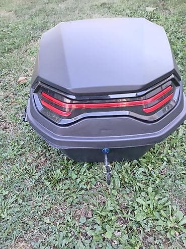 Moto kofer (top case) za zadnji nosač - Moderan, aerodinamičan dizajn