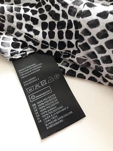 Sweatpants: H&M majica
Velicina 36
Zaista kao nova — 2