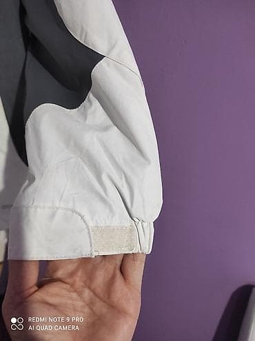 bela kapa: Jakna velicina L, bez tragova nosenja. Duzina 71 Rukavi mereno od — 4