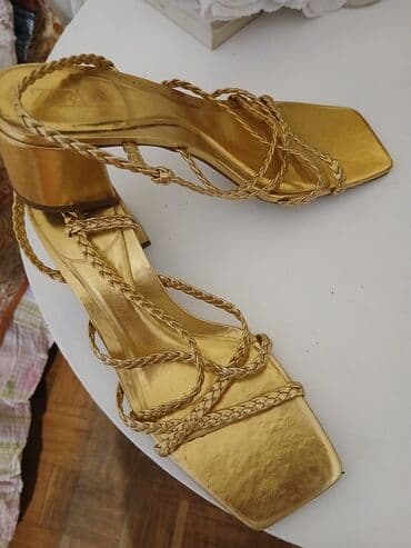 kais za jaknu: Sandals, Zara, 39 — 2