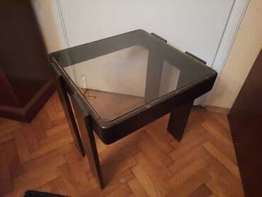 sofa za spavanje sa feder dusekom rs: Mali drveni (klub) stocic sa staklom Dimenzije 48x48 cm Visina oko — 7