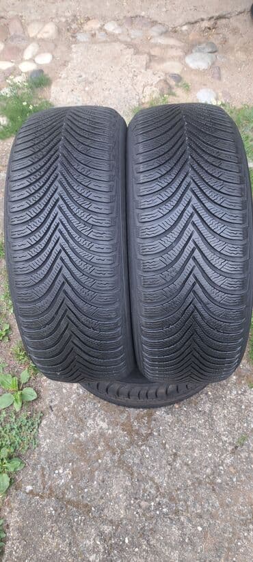 pritisak u gumama 15570 r13: 205 60 R16 Michelin. Prodajem 2kom polovne zimske auto gume dimenzije — 1