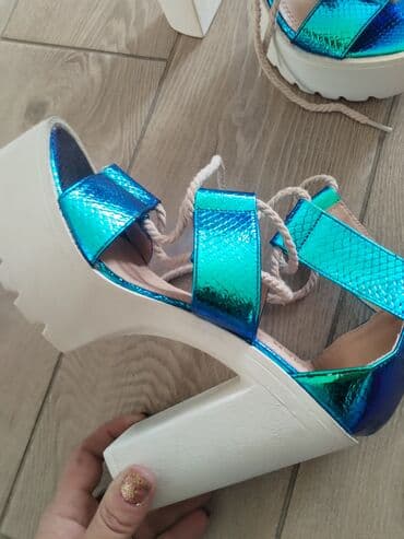 new balance tigraste: Sandals, 39 — 4