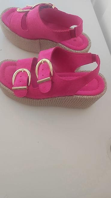 sandale za plažu: Ženske platform sandale u intenzivno roze boji. - Materijal — 2