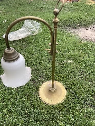 stilski namestaj duki слике: Stona lampa u klasičnom stilu - Materijal: metal u mesinganom finišu — 2