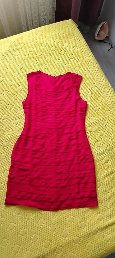 haljine xl: Prelepa crvena haljina brenda H&M, sa detaljima napred, pozadi ih — 2