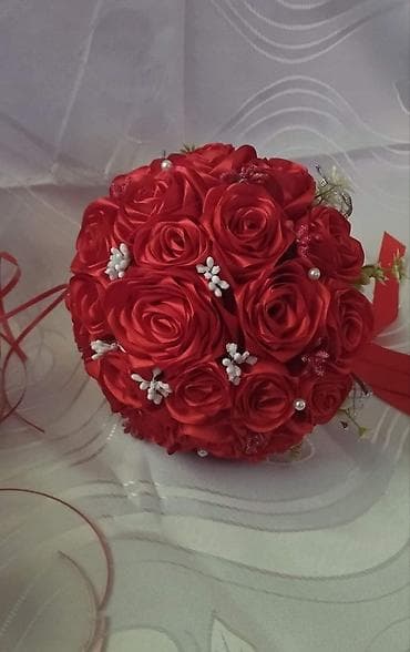 Muška odeća: Ručni buketi od satenskih ruža – elegantni aranžmani za venčanja — 3