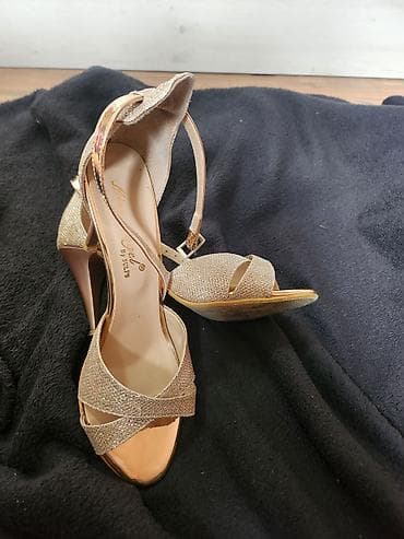 silikonski ulosci za obucu: Elegantne ženske sandale sa visokom štiklom – zlatne - Brend: Miss Kg — 1