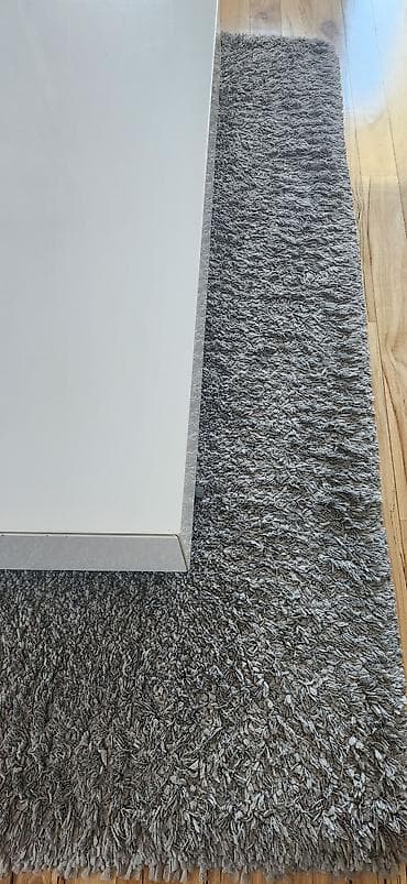 navlaki za stolici: Sivi tepih „shaggy“ visokog pufa, jedan veci dimenzije 200x300cm — 1