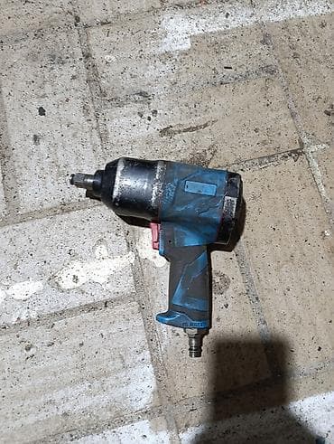 Pneumatski udarni odvijač (udarni pištolj) - Pogon: kompresor