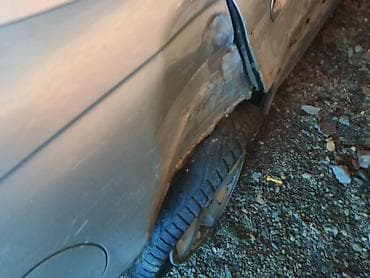 Auto delovi, gume i tjuning: Opel Omega B – limuzina, srebrna, zadnja desna strana oštećena Opis — 4