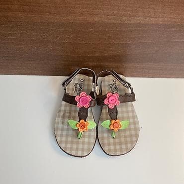 Preslatke OshKosh sandale za male devojcice Nisu puno nosene,u ok at lalafo.rs Preslatke OshKosh sandale za male devojcice Nisu puno nosene,u ok