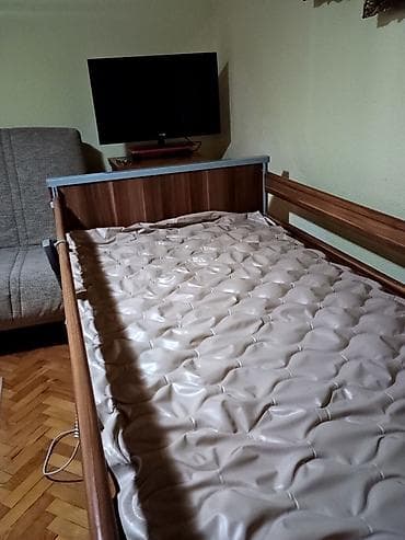 Ortopedski dušeci i jastuci: Relativno malo korišćen krevet, prodaje se u kompletu sa medicinskim i — 2