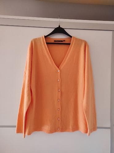 Tanji dzemper iz uvoza. Na kopčanje. Veličina L. Premekan. Poluobim at lalafo.rs Tanji dzemper iz uvoza. Na kopčanje. Veličina L. Premekan. Poluobim