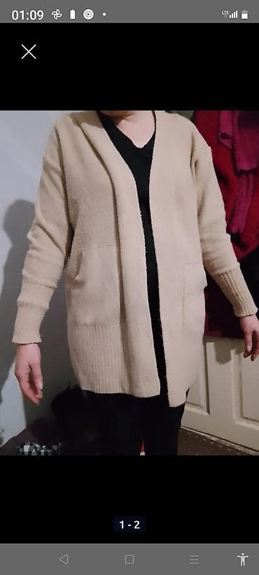 Ženski dugi kardigan, bež boje. - Kroj: ravno opušten, otvoren bez