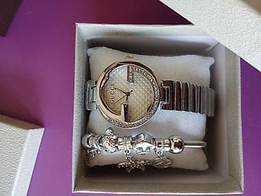 Gucci ženski set – ručni sat i narukvica u poklon kutiji. Sat: -