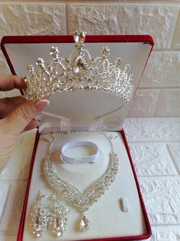 mokasine novi sad: Chanel, Set: Crown, Earrings, Bracelet, Material: Cubic zirconia, Pearl — 3