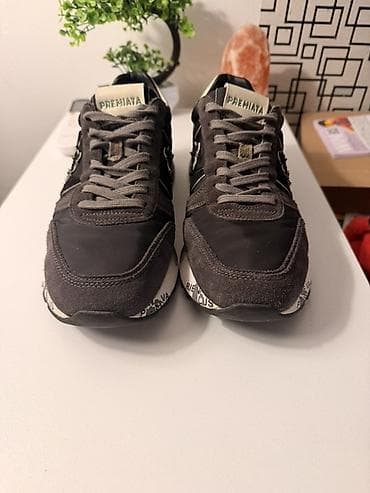 predivne haljine: Premiata muške patike – model sa prepoznatljivim logotipom i đonom sa — 2