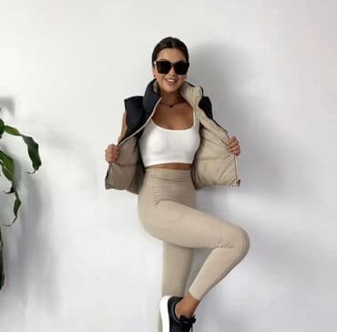 zenski prsluk sa dva lica: Kraci prsluk crno krem dva lica.
S m l.
2600din — 1