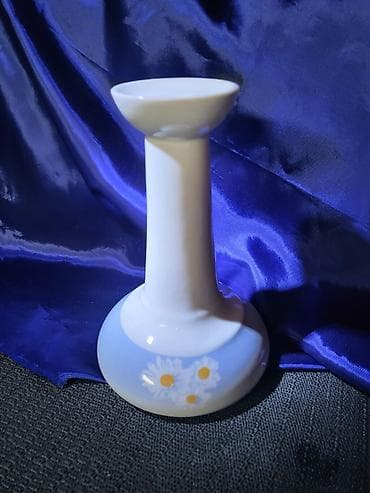 the rock visina: Svecnjak nov,vintaz porcelanski. Visina. 18,5cm. Stopa. 11cm — 1