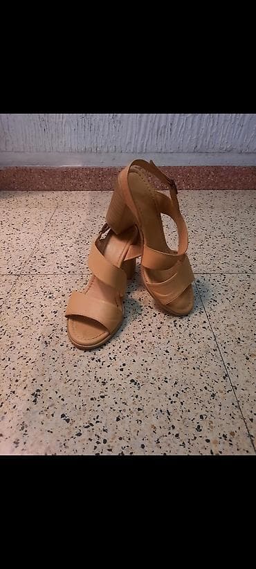 sandale na prst: Ženske sandale sa blok potpeticom - Boja: svetlo bež/karamel - — 2